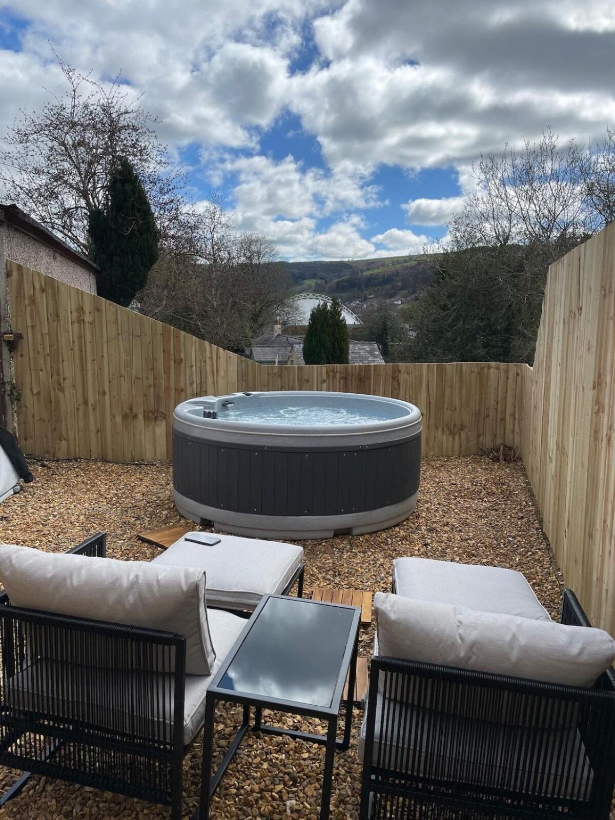 Holiday home Berwyn With Private Hot Tub